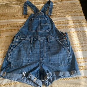American Eagle overall shorts size med.
